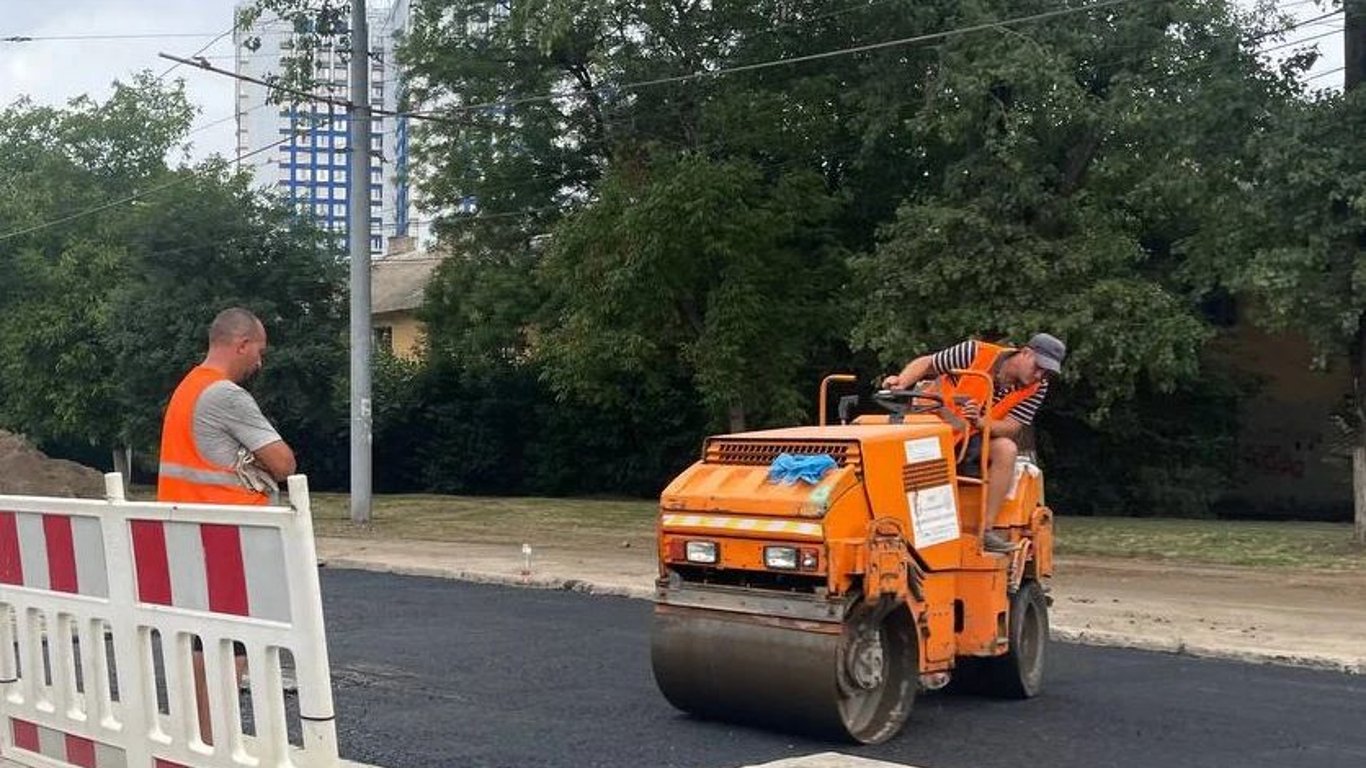 В Одессе наконец-то латают ямы на Люстдорфской дороге: что там будет