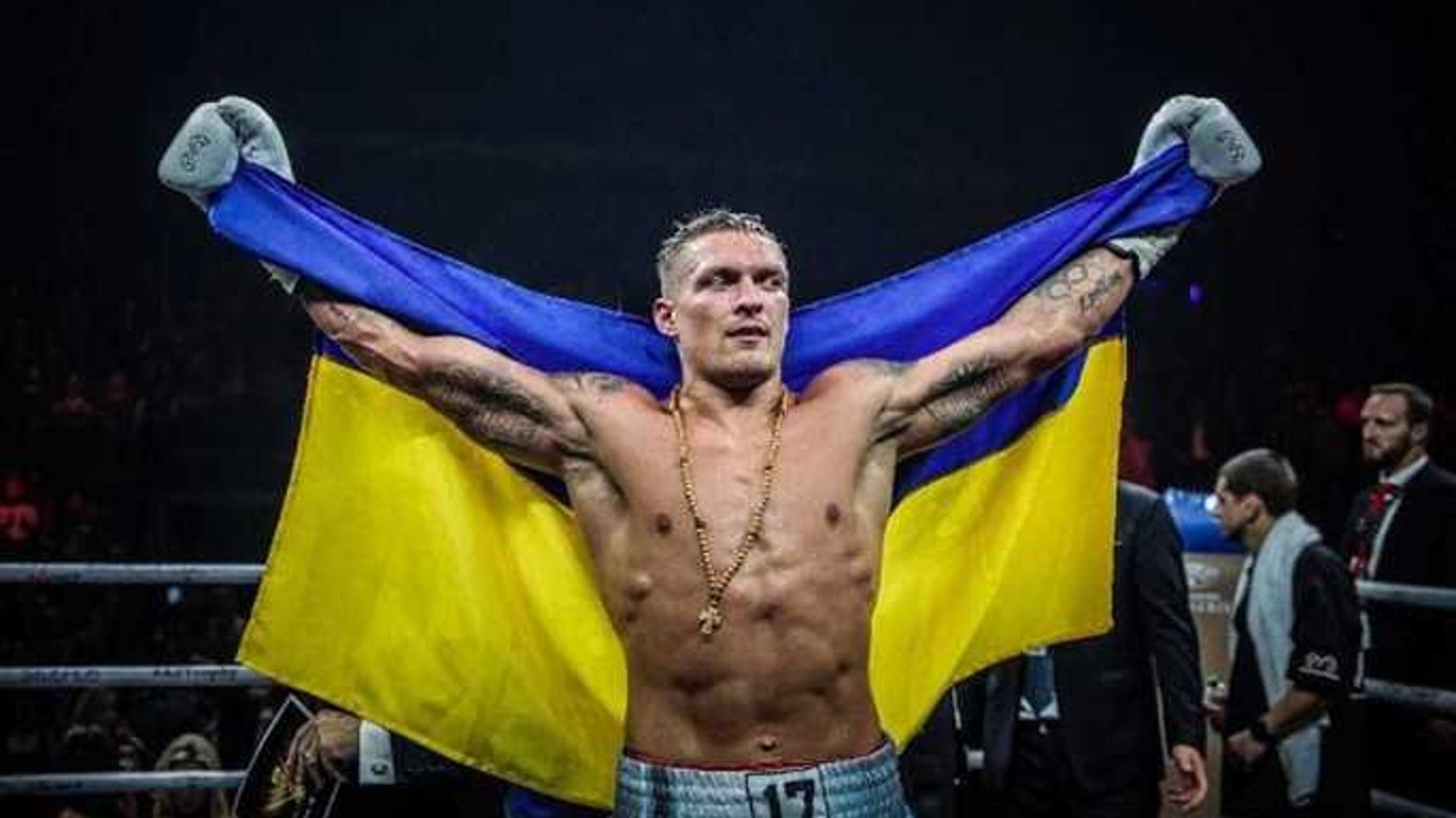 С украинской символикой: Усик показал, в чем выйдет на бой-реванш с Джошуа