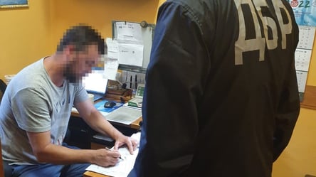 В Одессе задержали чиновника с врачом, которые оформляют документы для уклонистов - 285x160
