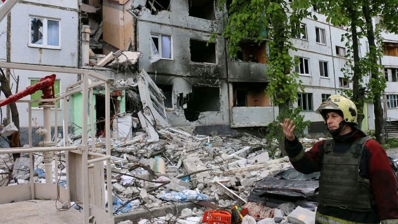 Оккупанты вечером и ночью обстреляли общежития в Харькове: много раненых и погибших (фото, видео)