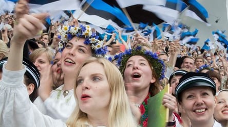 Эстония перестала пускать россиян с шенгенскими визами - 285x160