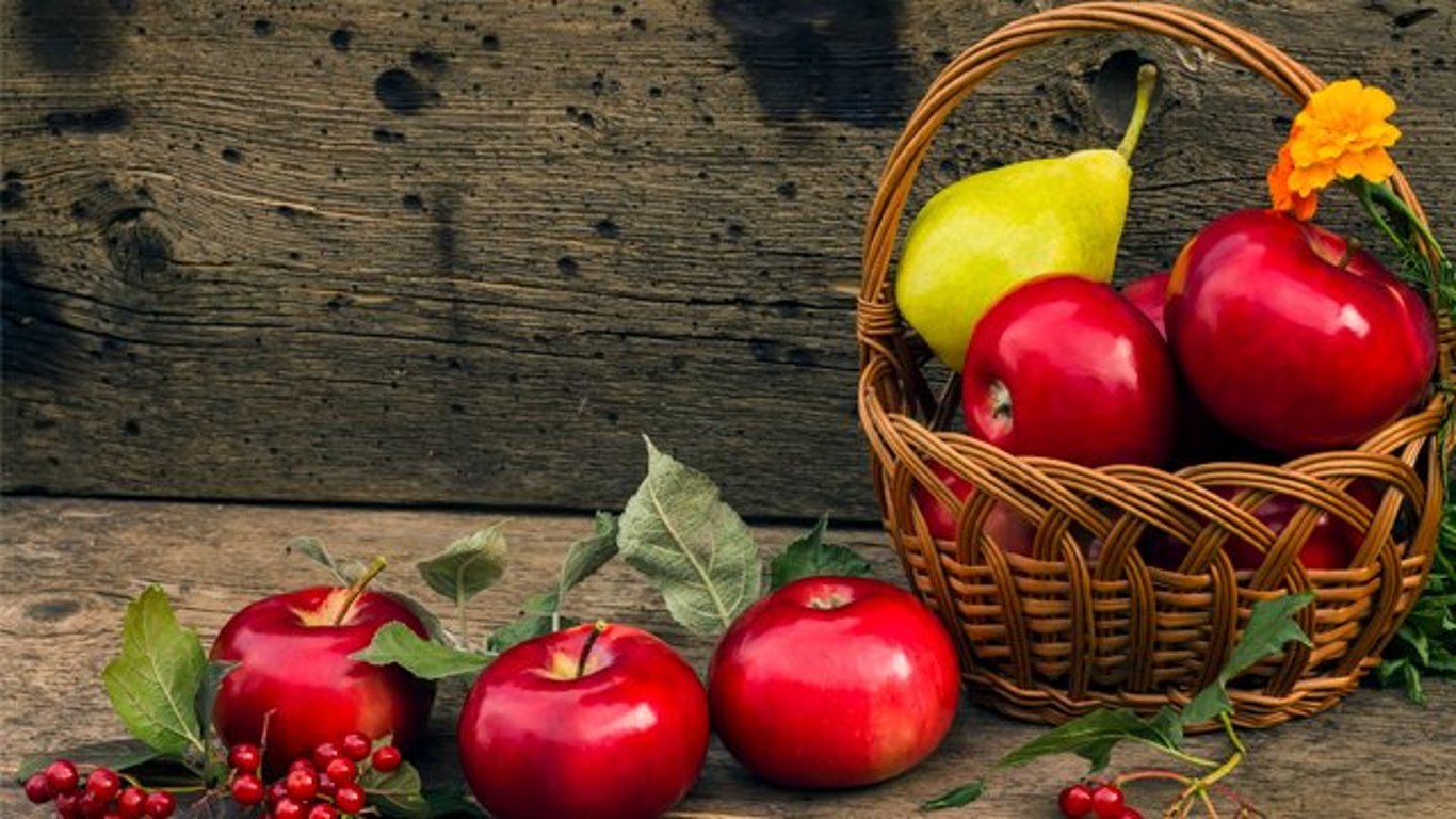 Яблочный Спас 2022: поздравления с праздником в открытках, стихах и прозе