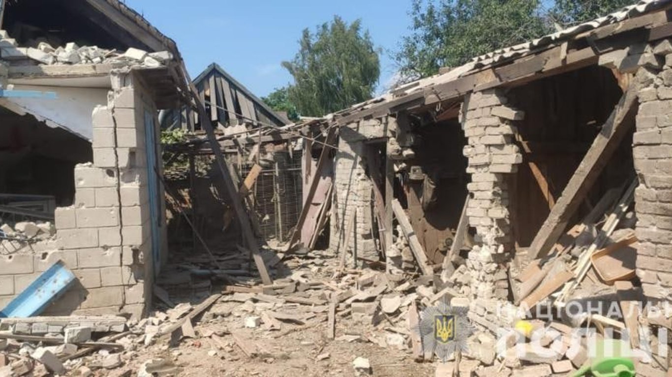 Россияне продолжают мощно обстреливать Донетчину: уничтожены еще два учебных заведения, убиты пять человек