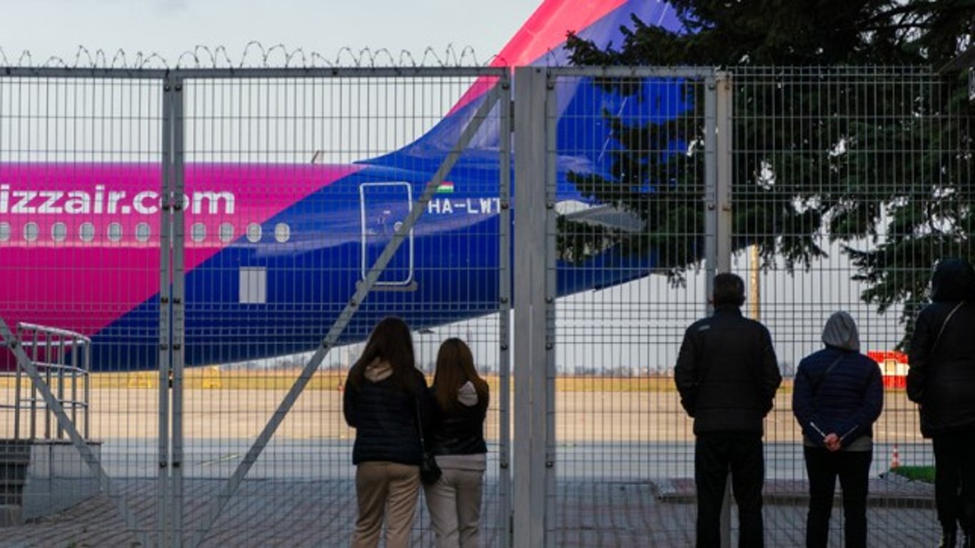 Wizz Air останавливает рейсы из рф в ОАЭ:  Подоляк напомнил компании об  уничтоженной репутации