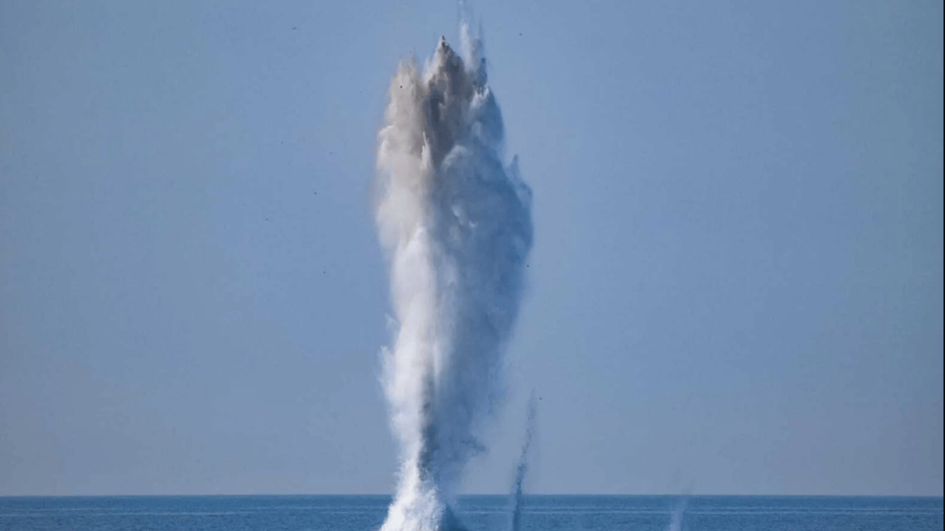 В Одесской области уничтожили морскую мину: как это было (видео)