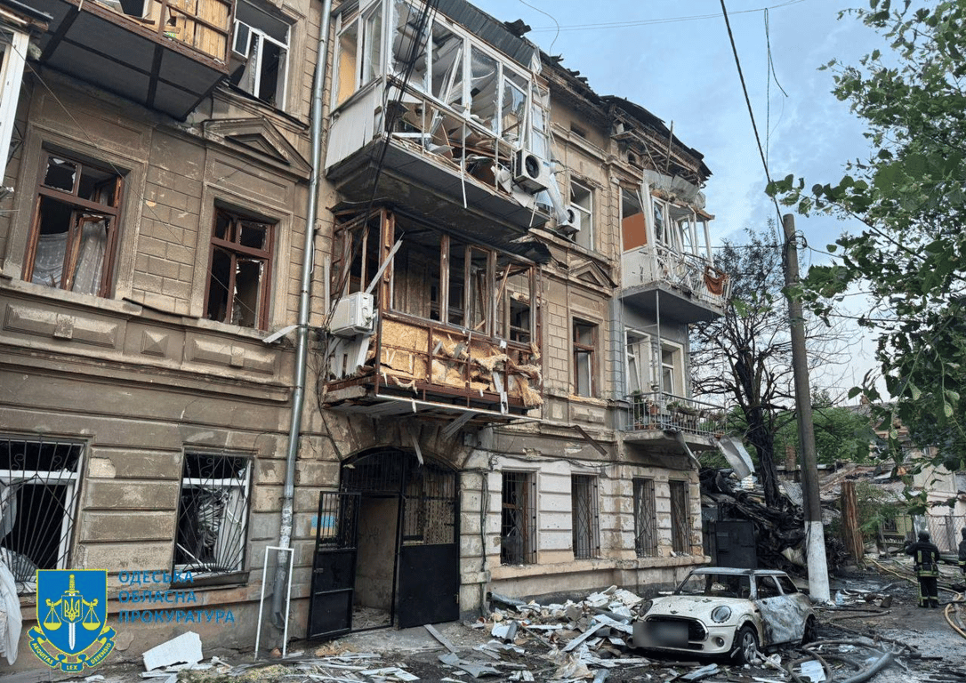 Наслідки дронової атаки на Одесу — є загиблі та поранені - фото 1