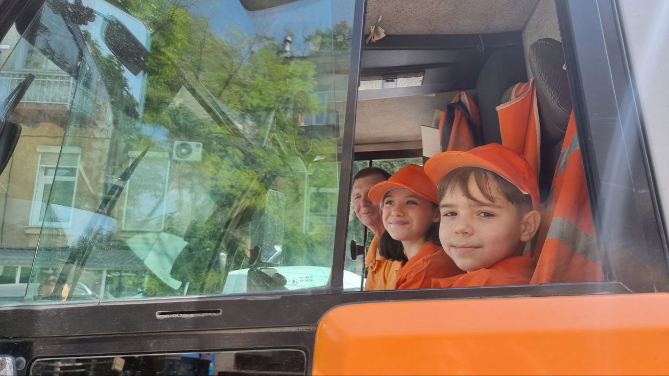 Юные герои: в Одессе дети получили подарки за помощь в ликвидации последствий непогоды
