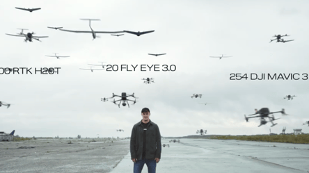 Рій дронів: Федоров показав майже 500 безпілотників у небі (відео) - 285x160