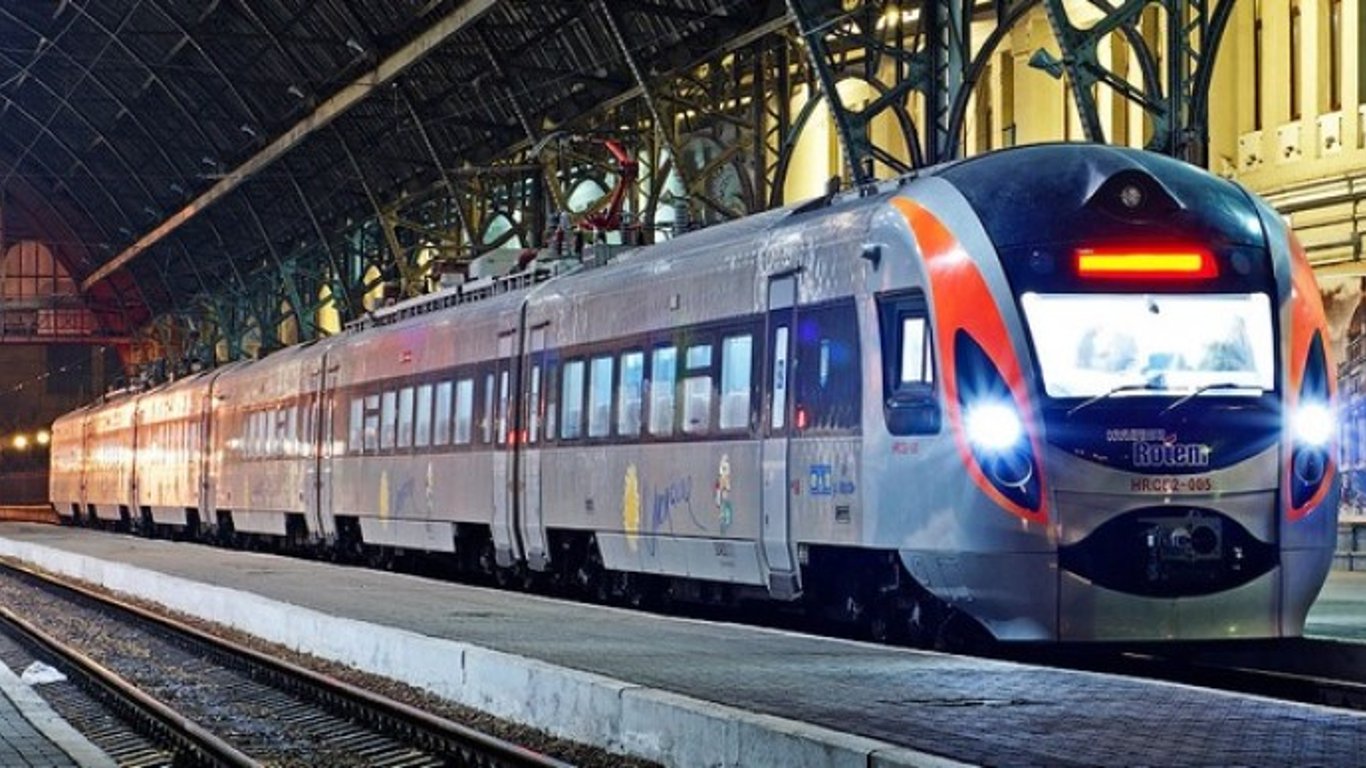 Укрзализныця сообщила о задержке поездов из Перемышля: причина