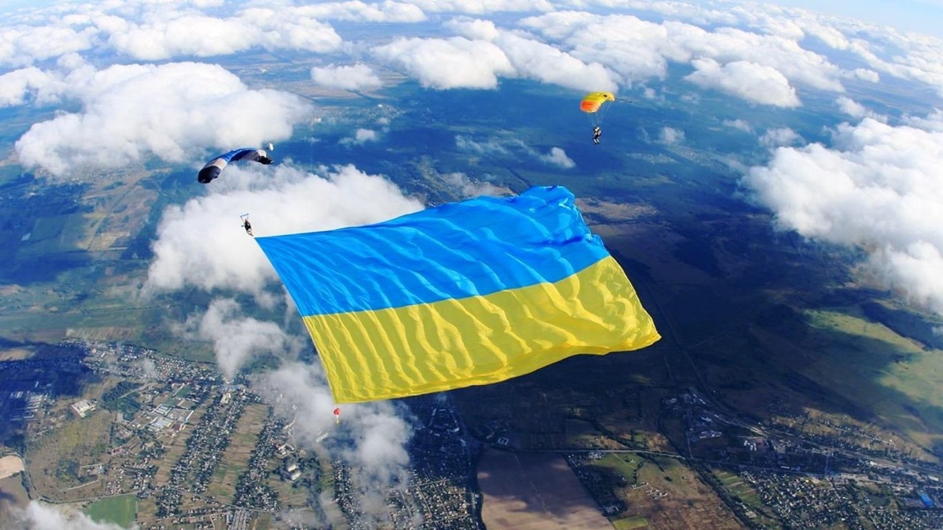 Найвищий, найбільший, найперший: що треба знати про державний прапор України