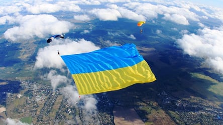 Самый высокий, самый большой, самый первый: что нужно знать о государственном флаге Украины - 285x160