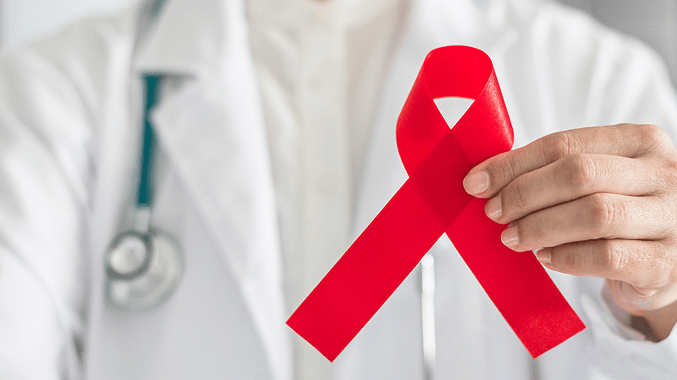 В Украине каждый третий ВИЧ-позитивный человек не знает о своем статусе: где пройти тестирование