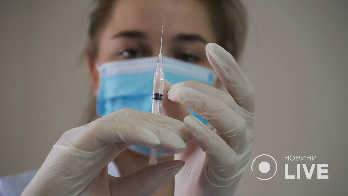 Covid возвращается: сколько времени занимает вакцинация в Одессе, и что нужно о ней знать