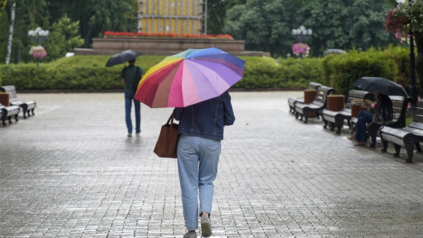 Осінь зустріне дощами: синоптики дали прогноз погоди на 1 вересня