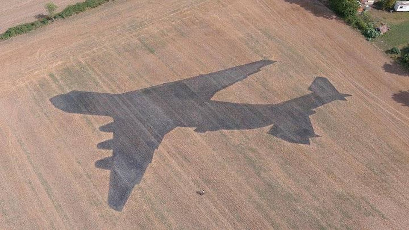 В Дании появилась тень украинского самолета "Мрия" (фото, видео)