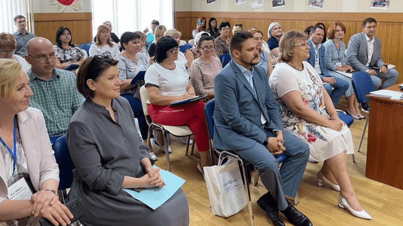 Оккупанты организовали в Крыму обучение для 700 учителей Херсонщины и Запорожья