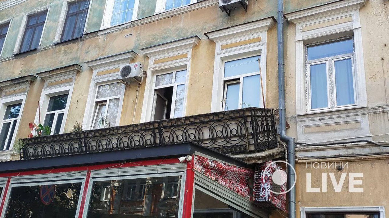 В центре Одессы упал балкон (обновлено)