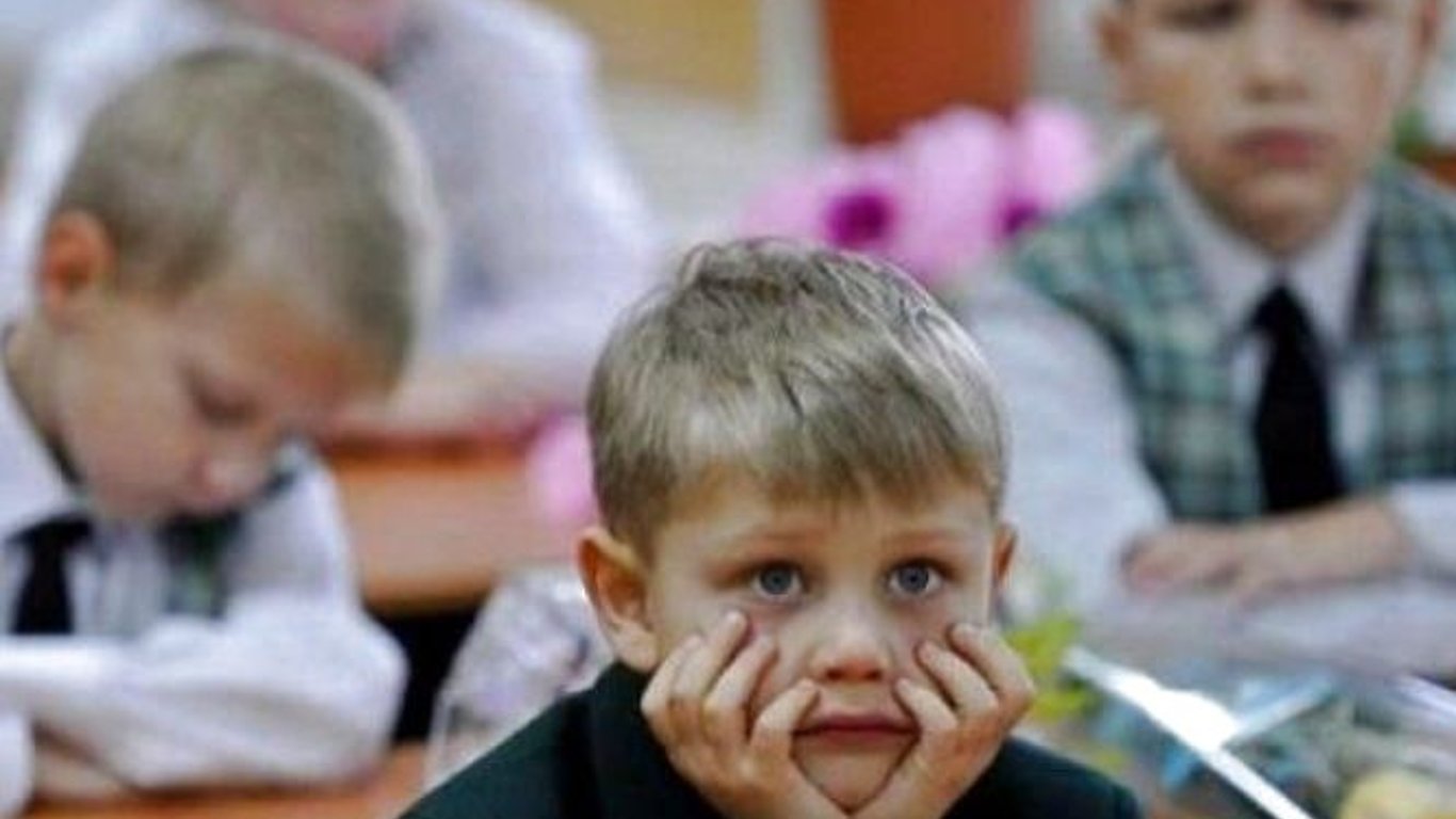 Оккупанты в Новой Каховке подкупают родителей, чтобы дети шли в их школы