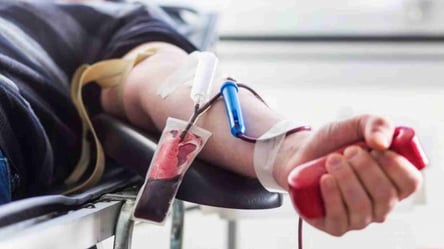 Одесити масово стають донорами крові і шикуються у кілометрові черги - 285x160