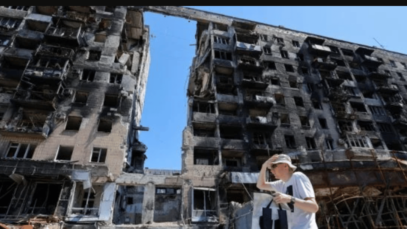 Последствия "русского мира": как выглядят разрушенные оккупантами улицы Мариуполя (видео)