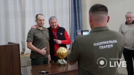 Большой футбол в воинской части: известные футболисты и тренеры приехали в гости в Нацгвардию в Одессе - 285x160