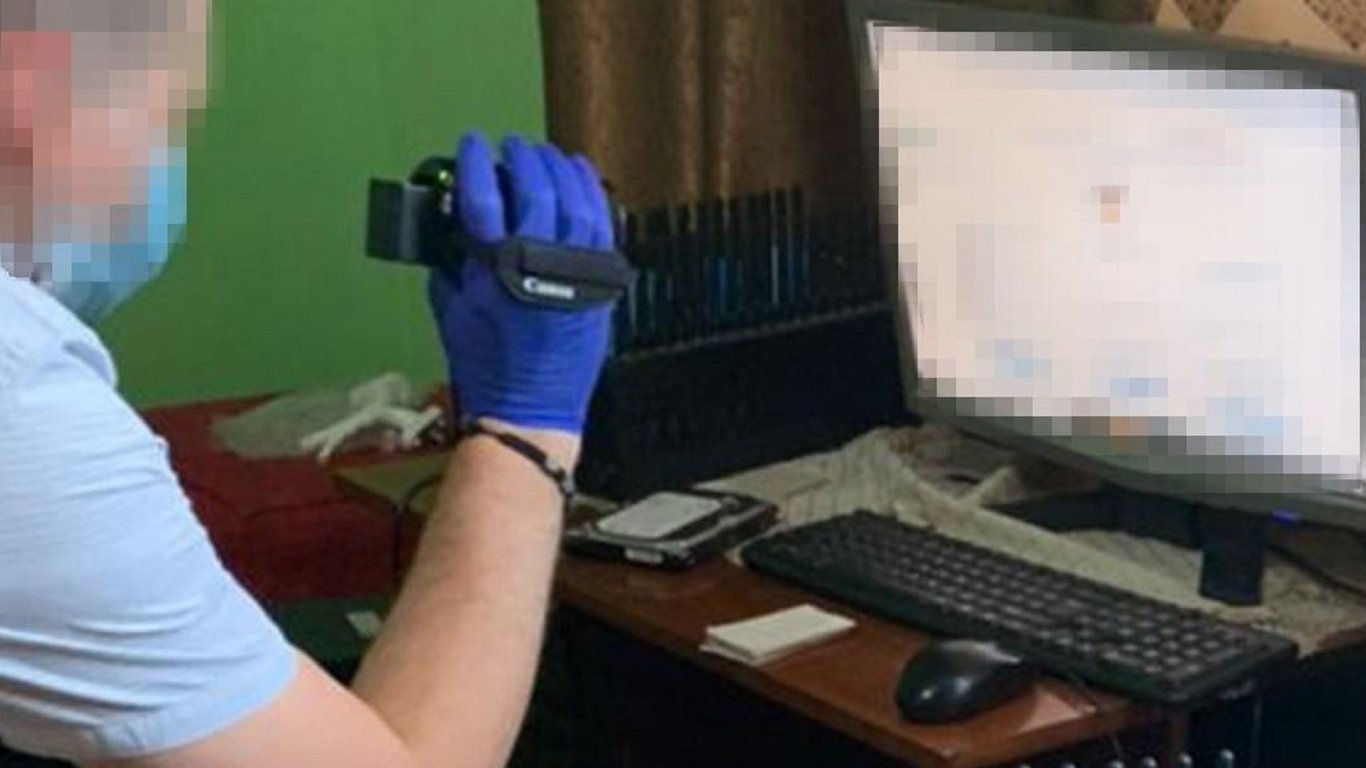 На Прикарпатті затримали організатора потужної ботоферми: створив майже 11 тисяч фейкових акаунтів