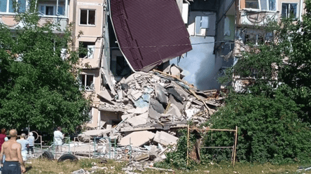 Снова упала — в Белгородской области РФ авиабомба уничтожила подъезд дома - 285x160