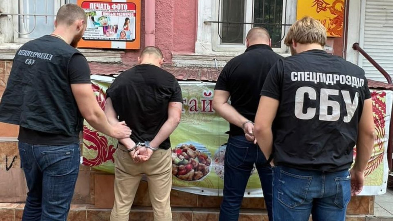 В Одессе задержали преступников, которые "выбивали" из предпринимателя 40 тыс. долларов