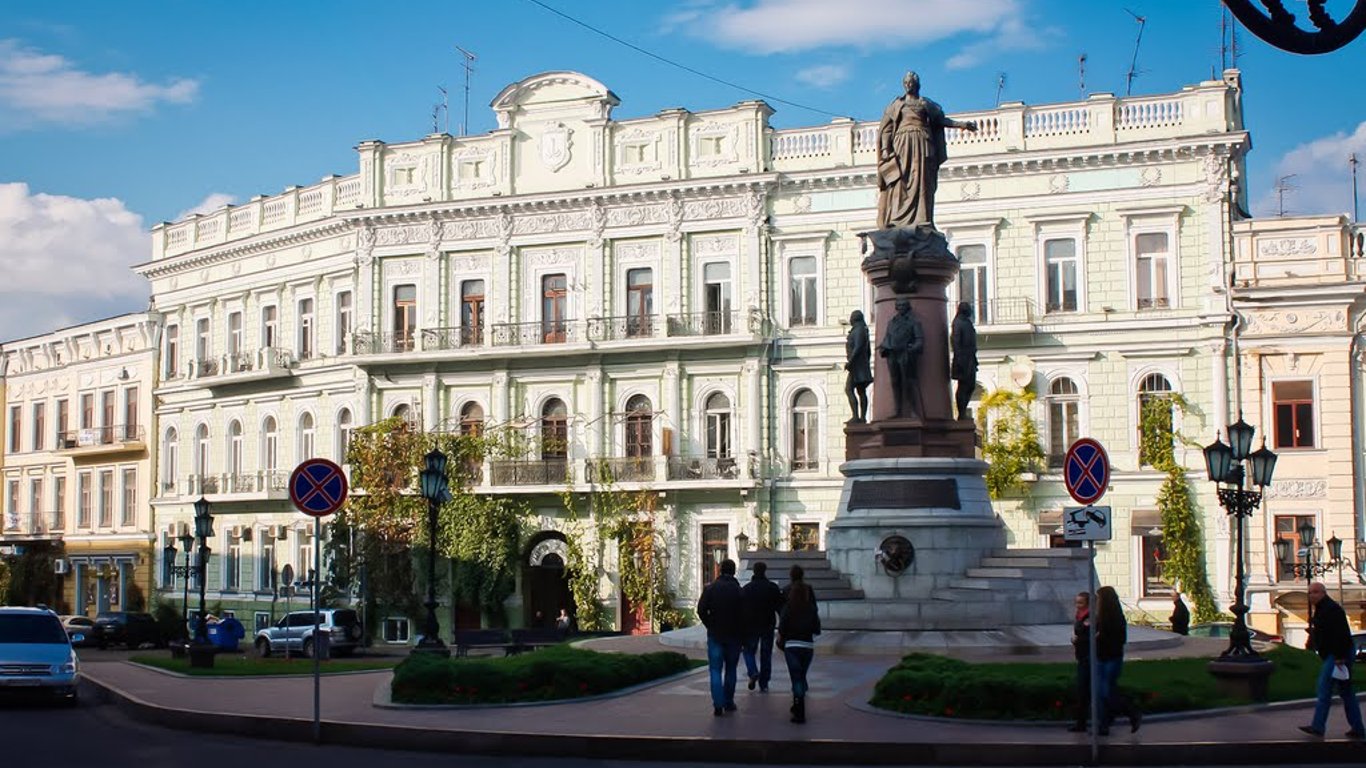 В Одесі з'ясували  ставлення містян до демонтажу пам'ятників Пушкіну та Катерині ІІ
