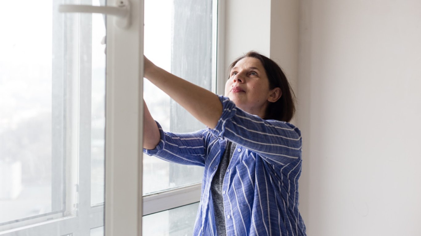 Как утеплить окна – металлопластиковые и деревянные: пять доступных способов