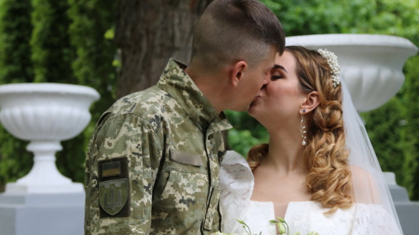 Такого не было семь лет: в Украине зарегистрировали рекордное количество браков