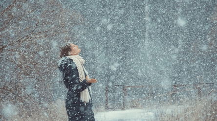 Синоптики спрогнозували, коли в Україні випаде перший сніг - 285x160