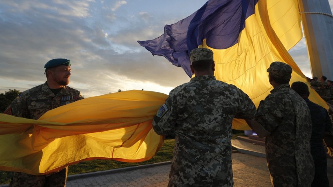 Українські військові підняли синьо-жовтий прапор на телевежі звільненого Куп'янська