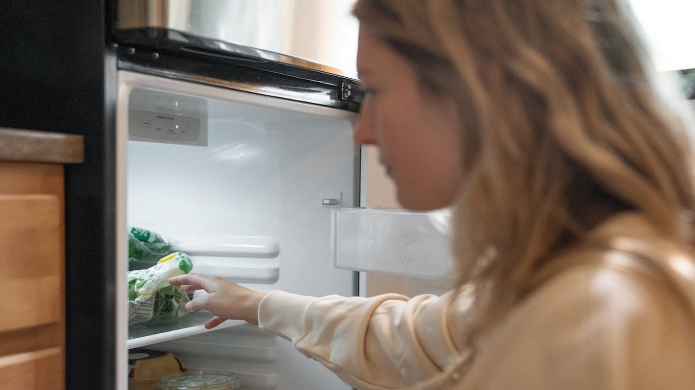 Какие продукты нельзя хранить в холодильнике - список