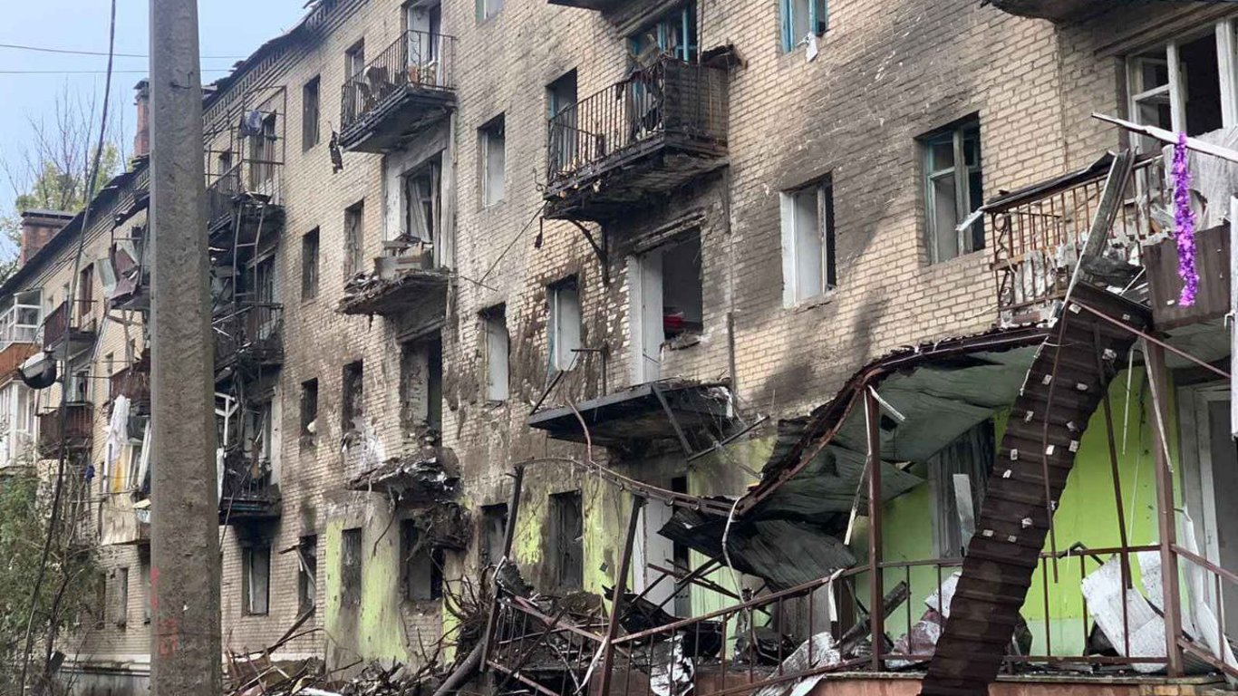Обстрел Славянска: армия рф ударила по многоэтажкам, есть жертвы