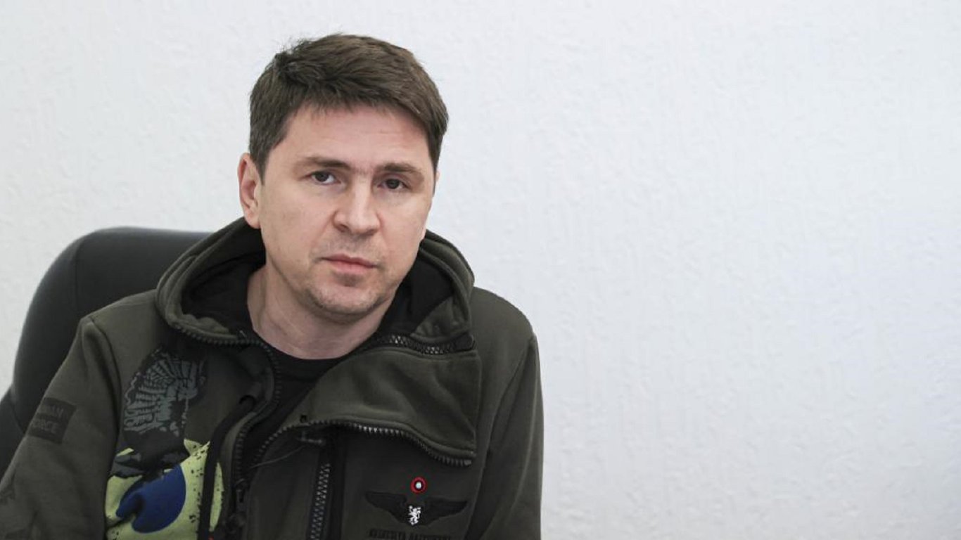 Подоляк заявив, що звільнення Луганська чи Донецька викличе в рф "ефект доміно"
