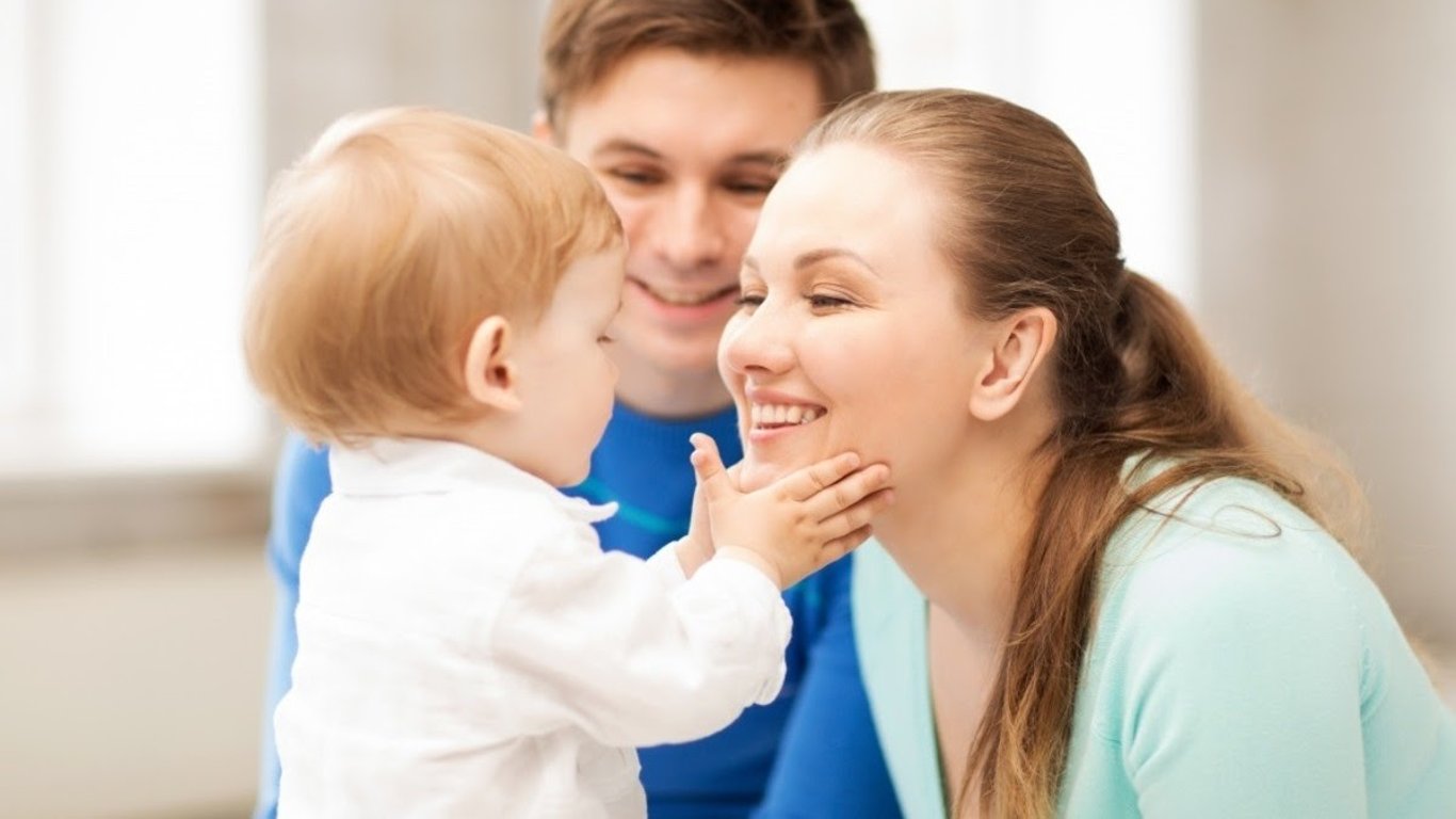 Усиновлення дитини в Україні: зареєструватися кандидатом можна онлайн, інструкція