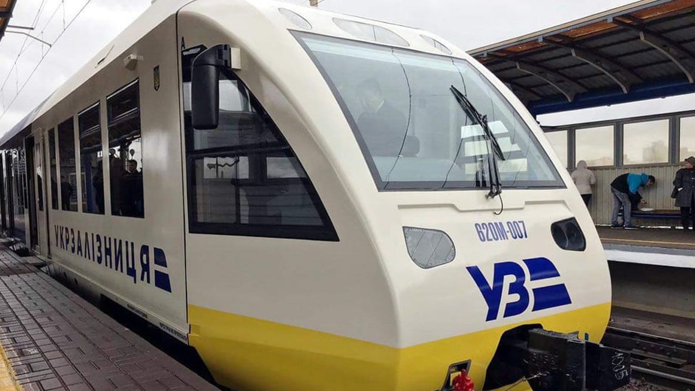 На деокуповану Харківщину відновлюють рух потягів: названо перший маршрут