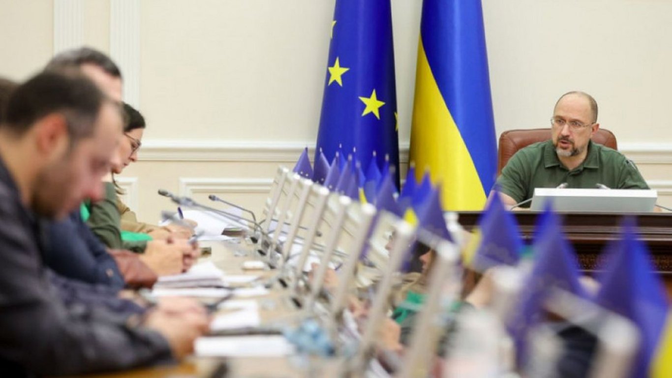 ЕС предоставит Украине 5 млрд евро помощи: куда направят деньги