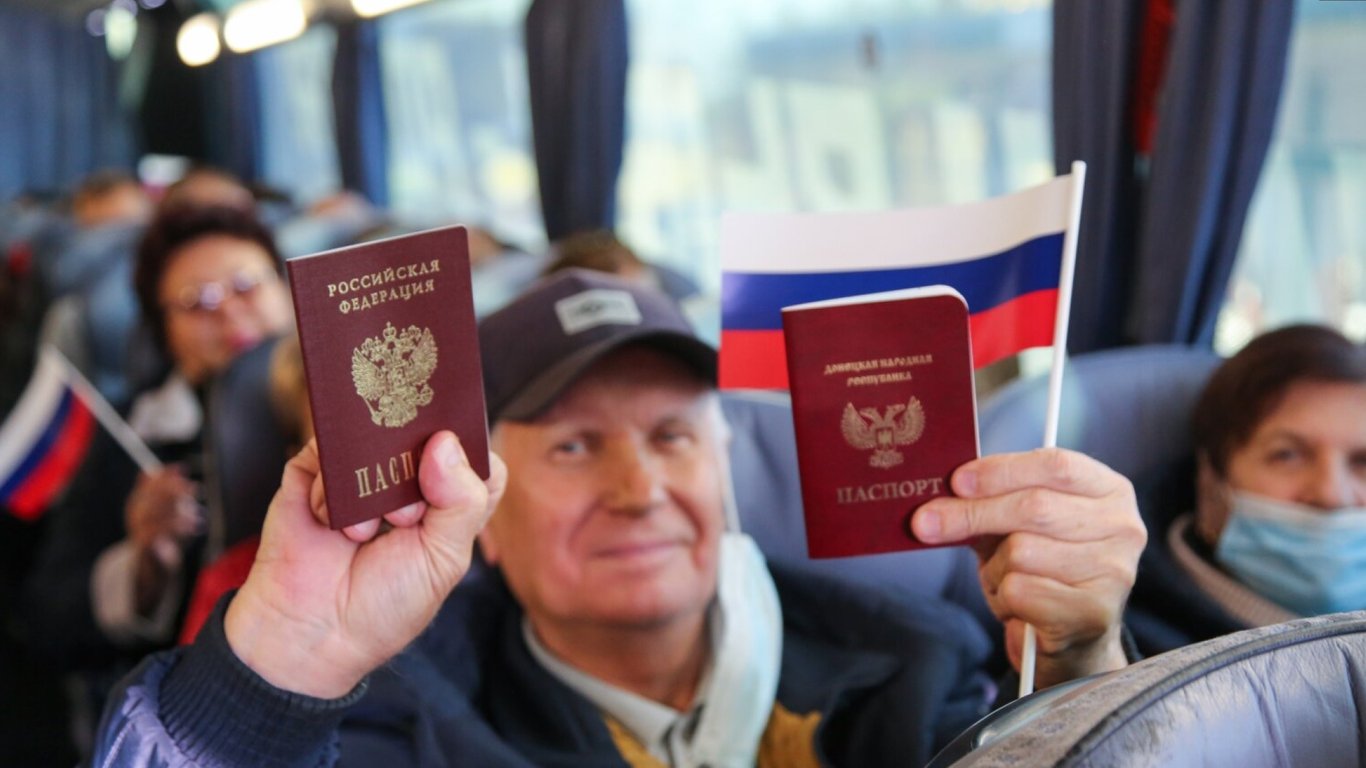 В Украине хотят сажать на 15 лет в тюрьму за получение паспорта рф: подробности законопроекта