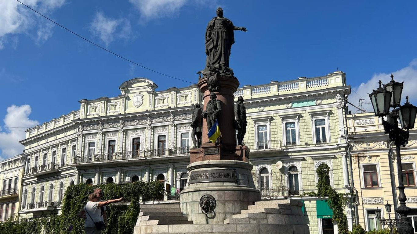 Решать судьбу памятника Екатерине II будут в понедельник: все подробности