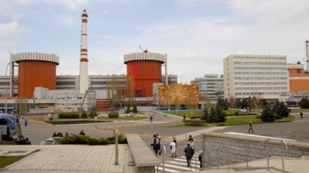 Россияне обстреляли Южноукраинскую АЭС: ракета упала возле ядерных реакторов - 285x160
