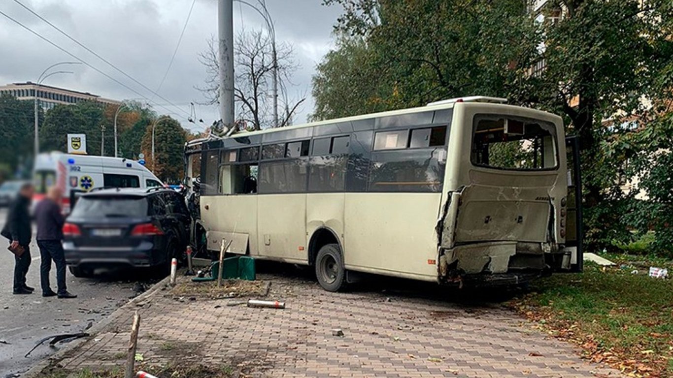 ДТП із постраждалими у Києві: поліція встановлює винних