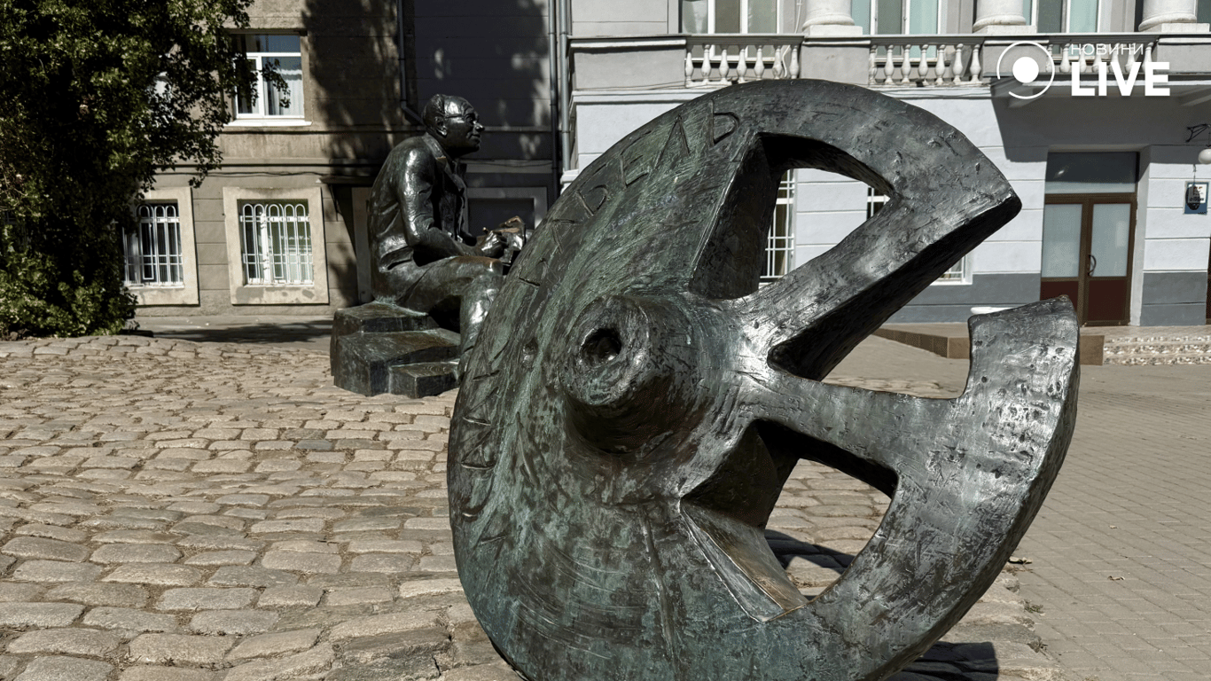 Памятник Бабелю