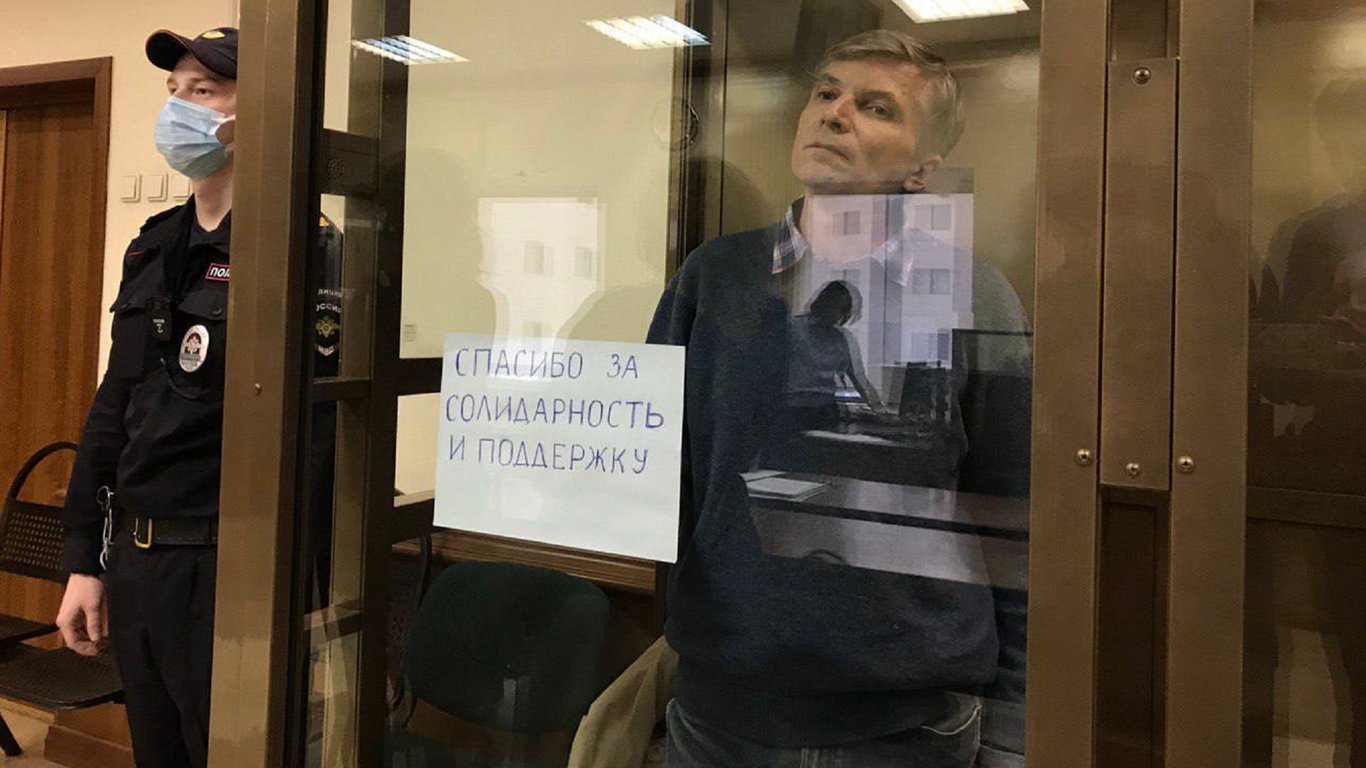 У рф до 7 років засудили депутата, який виступив проти війни в Україні