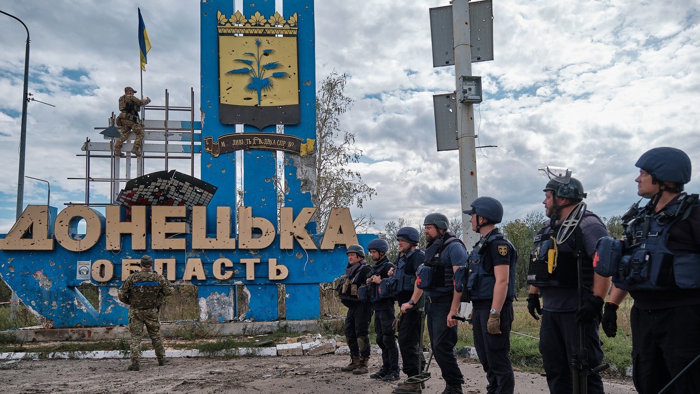 На границе Харьковской и Донецкой областей установили украинский флаг