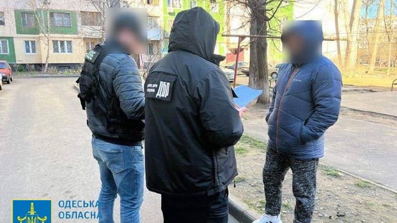 В Одесі затримали правоохоронців, які проводили незаконні обшуки