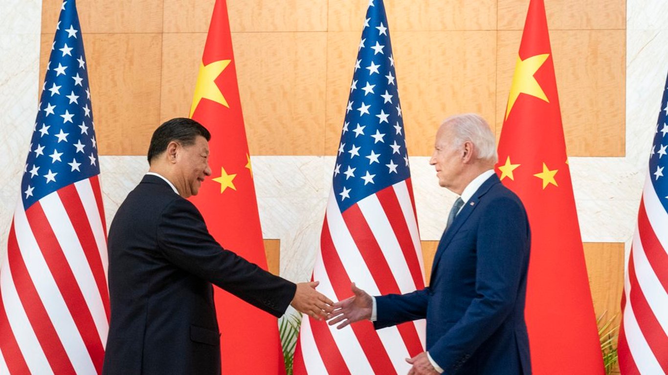 Байден обвинил Си Цзиньпина в поддержке Китаем РФ в войне против Украины, — Reuters