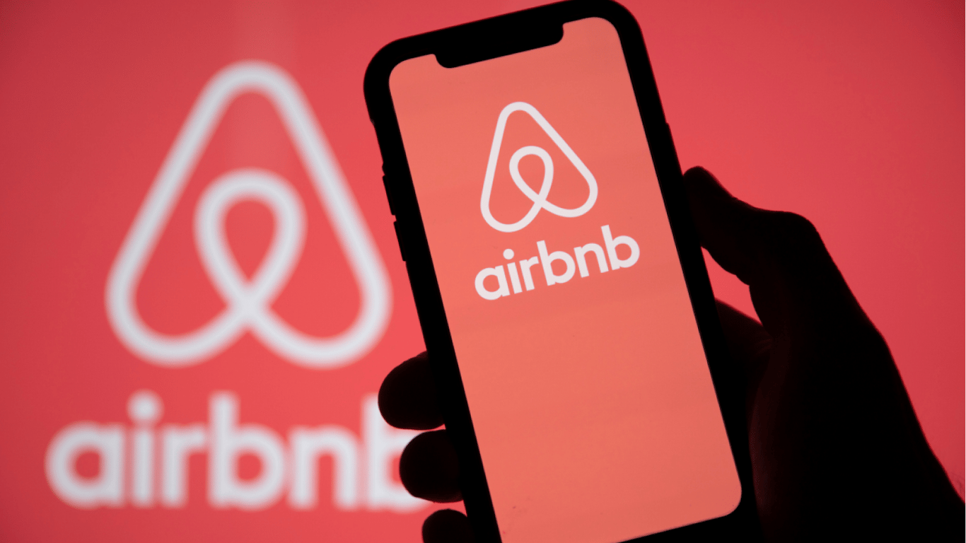 Українці скаржаться на блокування акаунтів в Airbnb — як відреагувала компанія