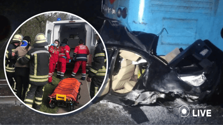 На Львовщине поезд столкнулся с автомобилем: есть погибшие и травмированные - 285x160
